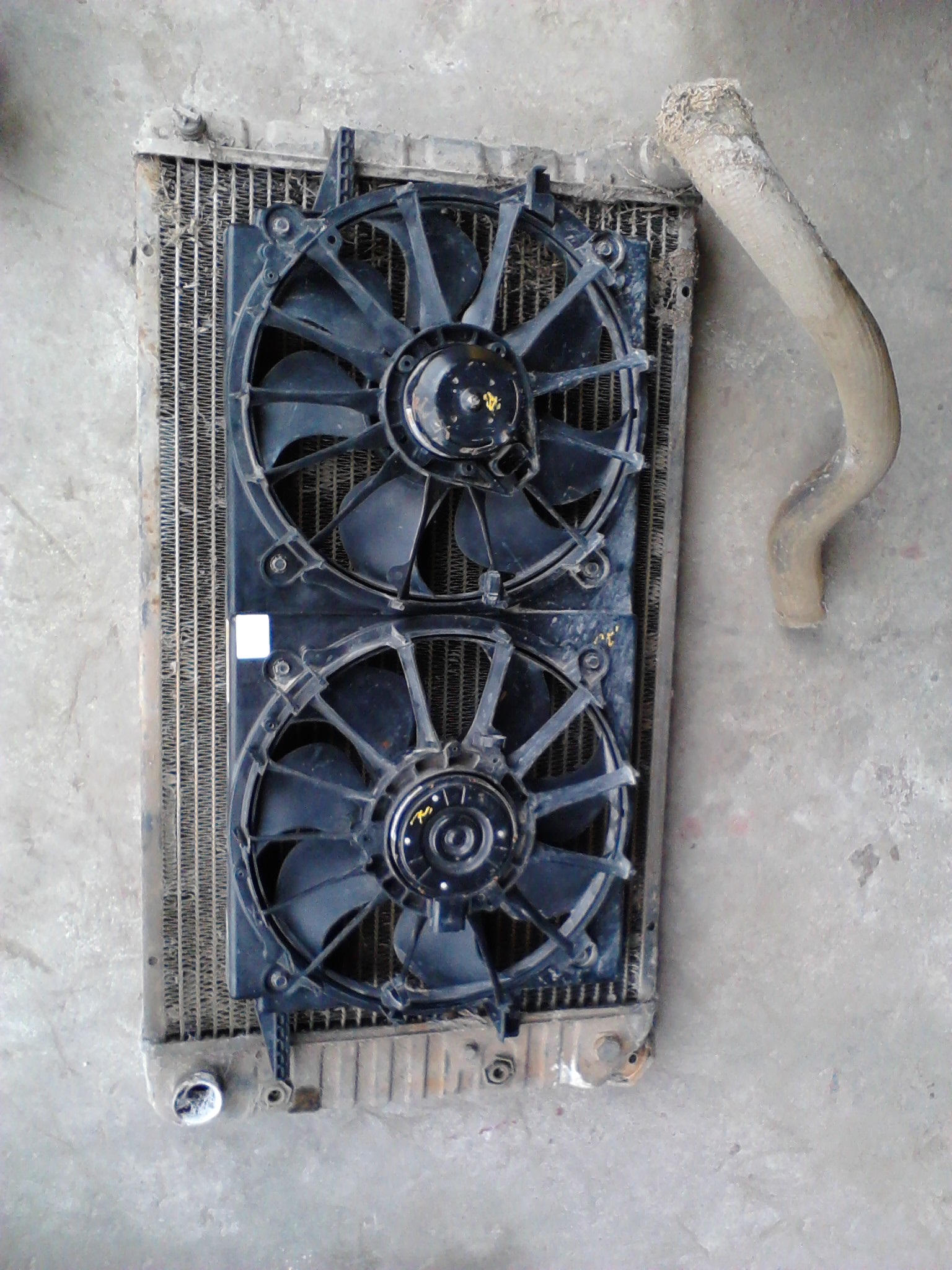 Dual fans - V8 radiator.jpg