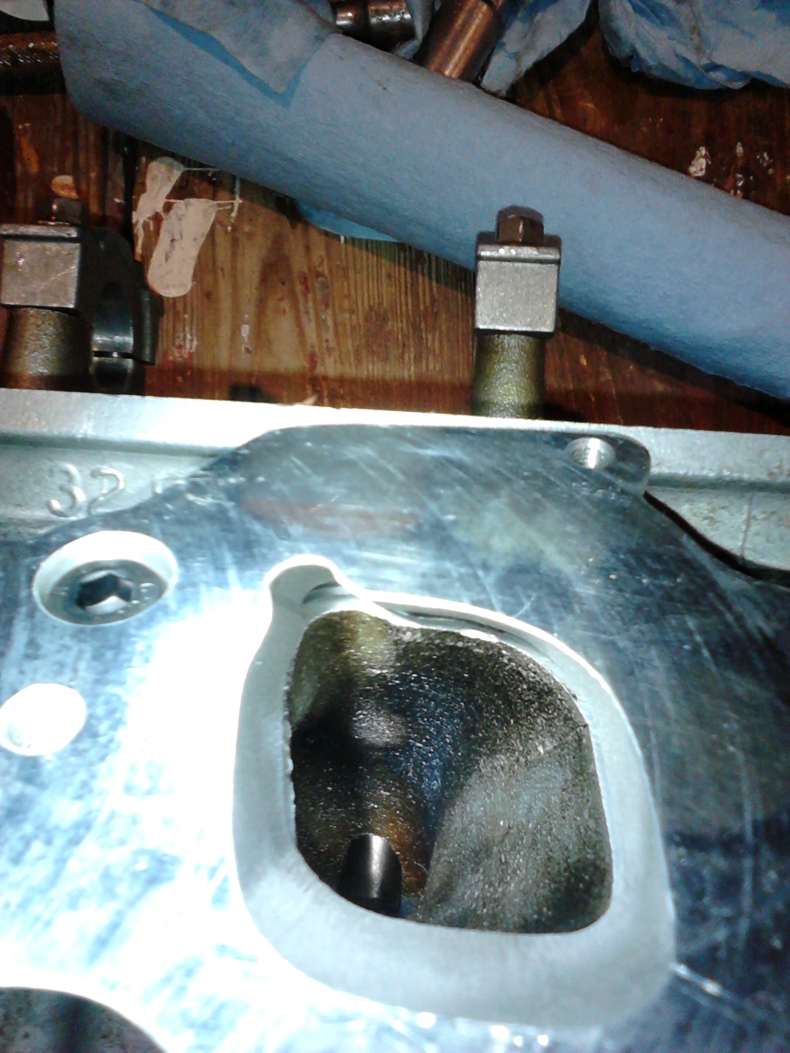 Intake spacer - Cylinder head side 3.jpg